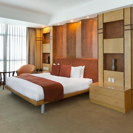 Pasig City Crowne Plaza Manila Galleria By Ihg מראה חיצוני תמונה
