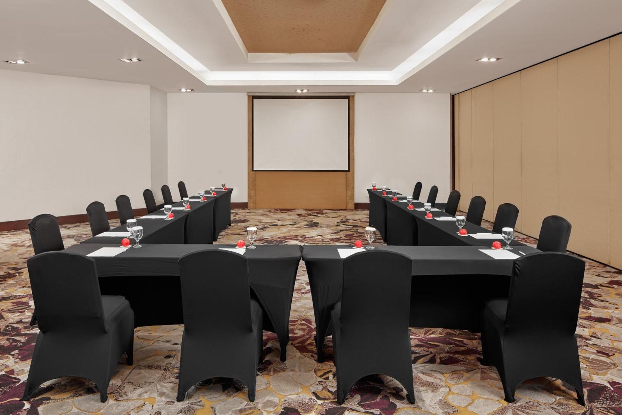 Pasig City Crowne Plaza Manila Galleria By Ihg מראה חיצוני תמונה