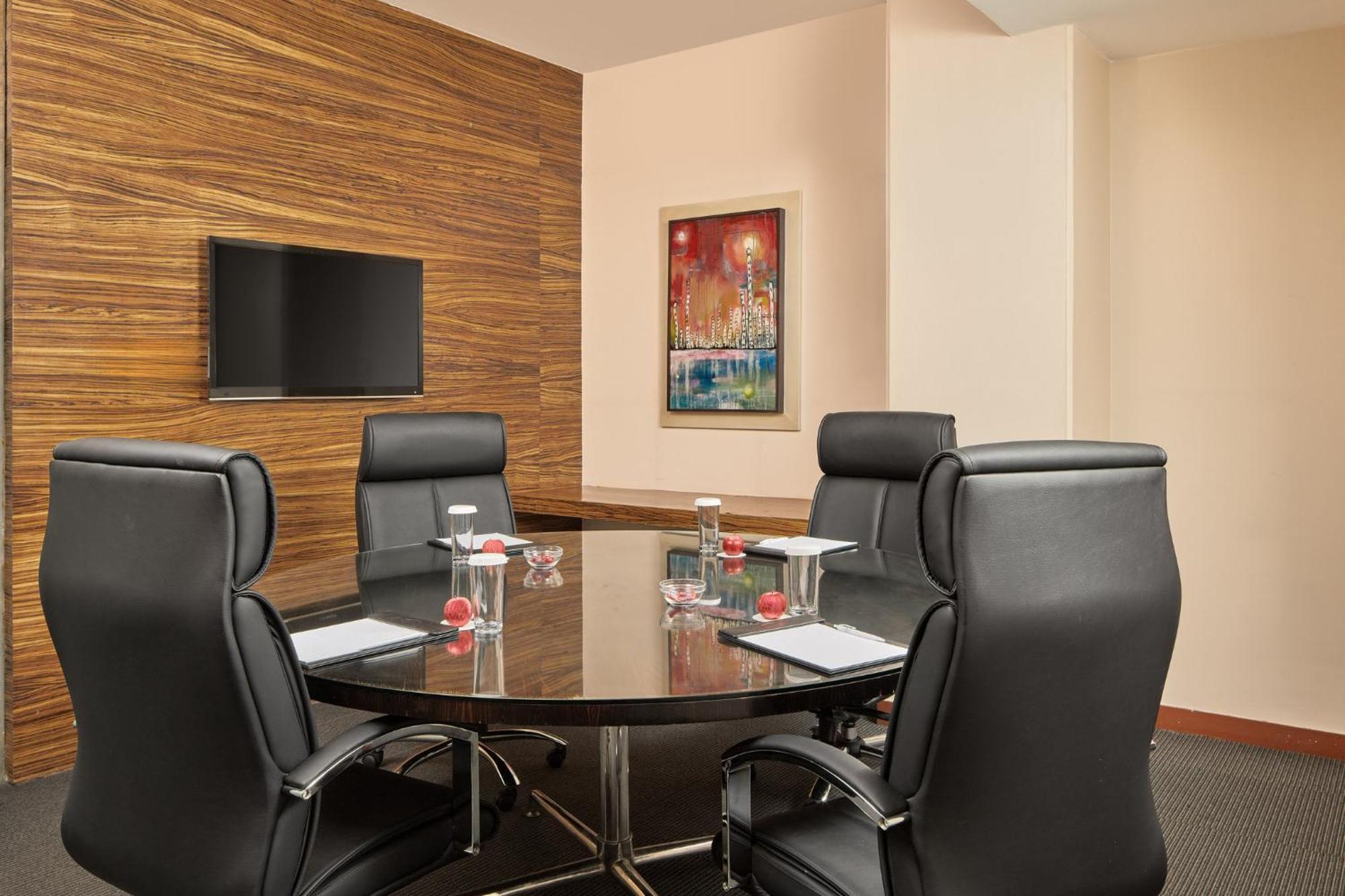 Pasig City Crowne Plaza Manila Galleria By Ihg מראה חיצוני תמונה