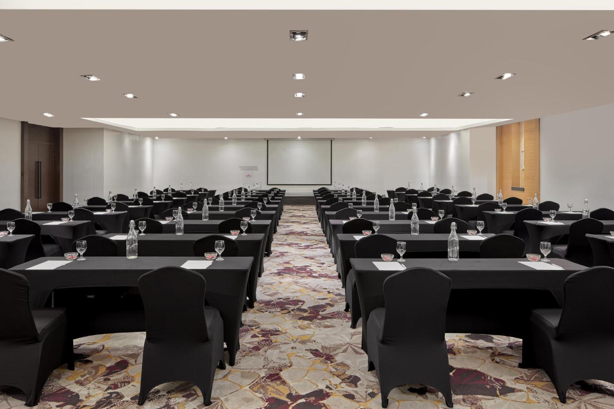 Pasig City Crowne Plaza Manila Galleria By Ihg מראה חיצוני תמונה