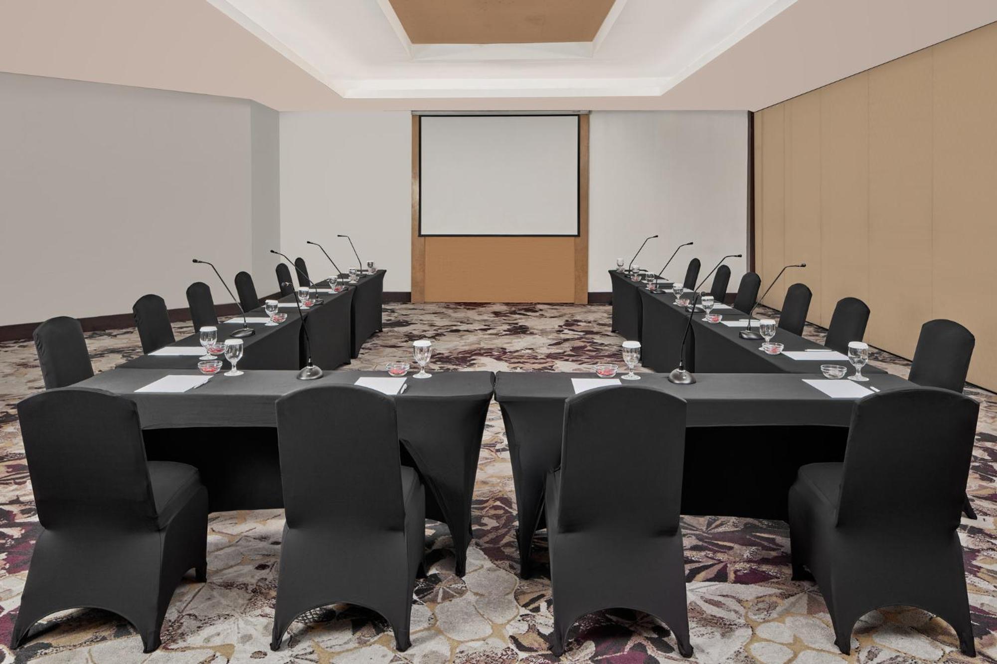 Pasig City Crowne Plaza Manila Galleria By Ihg מראה חיצוני תמונה